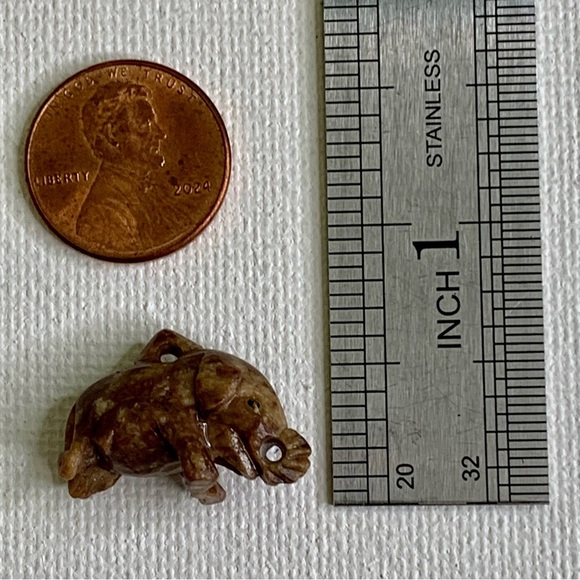 Antique Red Chinese Soapstone Mini Hand Carved Elephant Pendant Figurine 3/4" 3g - Picture 15 of 16